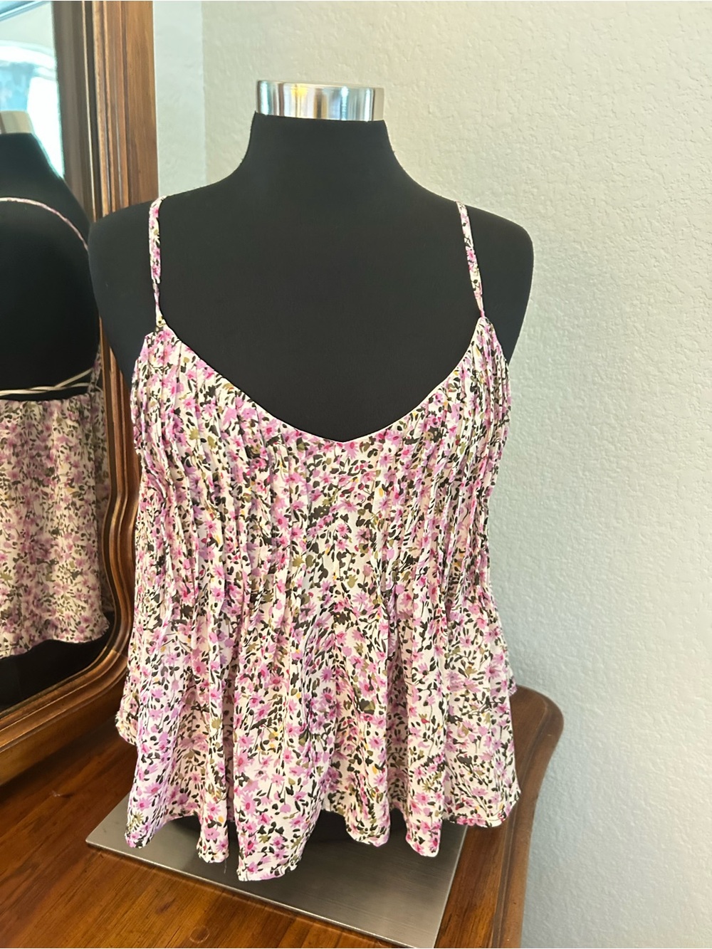 Astr The Label Pink Floral Spaghetti-Strap Camisole. Size XS. NWTGS